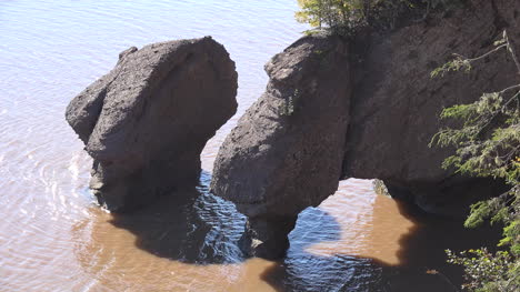 Canada-Hopewell-Rocks-Tide-Going-Out