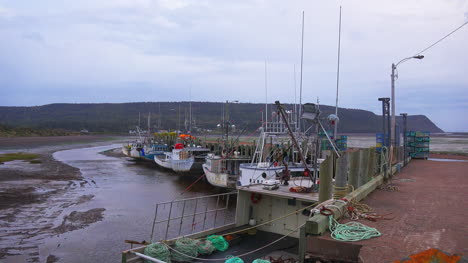 Kanada-Nova-Schottland-Boote-Entlang-Eines-Docks