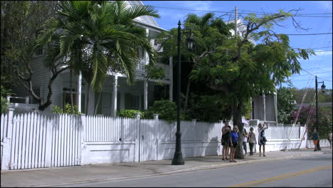 Florida-Key-West-Houses-Tourists-On-Side-Walk