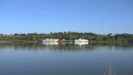 Mississippi-River-Zoom-In-At-Natchez-Under-The-Hill