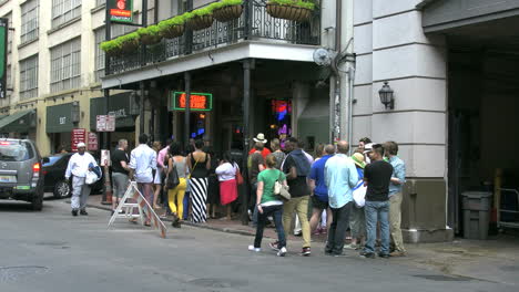New-Orleans-Crowds-In-Line-With-Bikes
