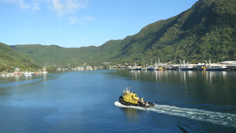 American-Samoa-Pago-Pago-Tug-Boat-With-Wake