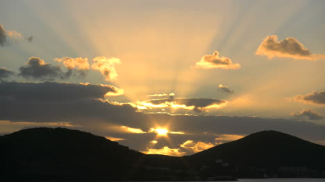 Neukaledonien-Sonnenuntergang-Mit-Strahlen