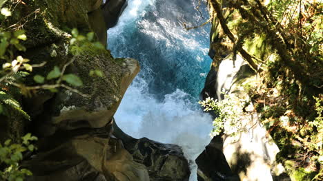 New-Zealand-Fiordland-Water-In-Rock-Walls
