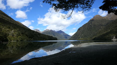 New-Zealand-Lake-Gunn-Reflections-Fiordland