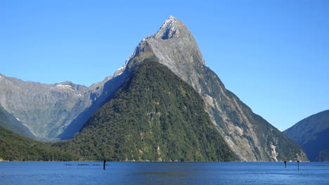 New-Zealand-Milford-Sound-Mitre-Peak-With-Kayaks