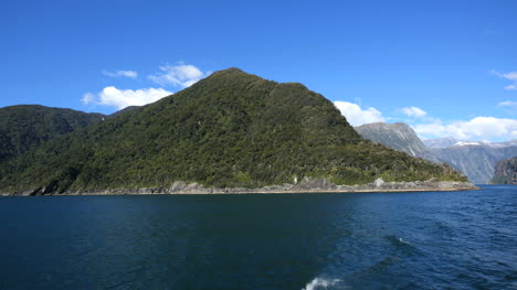 New-Zealand-Milford-Sound-Leaving