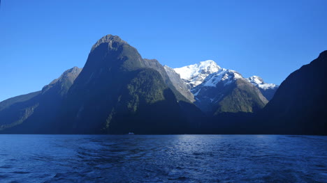 New-Zealand-Milford-Sound-Snow-On-Peak