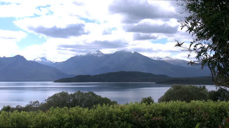 Nueva-Zelanda-Lago-Manapouri-Acercar