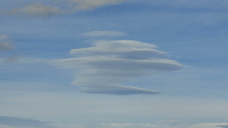 New-Zealand-Many-Wave-Clouds