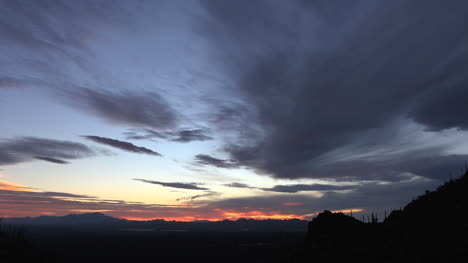 Arizona-Hohe-Wolke-Am-Späten-Abend-Schwenken-Und-Zoomen