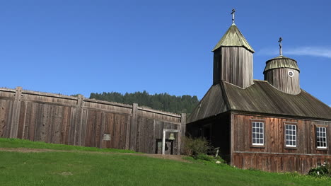 California-Fort-Ross-Vista-De-Empalizada-Y-Pan-De-La-Iglesia