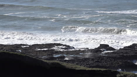 Oregon-View-Of-Thors-Well-Sprouting-At-Cape-Perpetua-Sound-Zoom-In