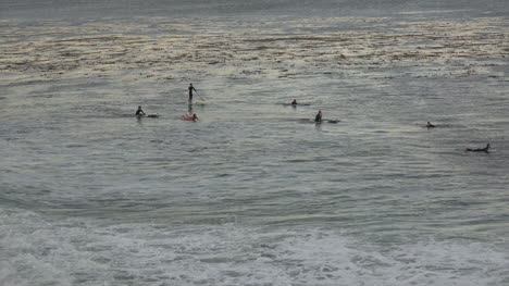 California-Santa-Cruz-Surfistas-Jugando-Acercar