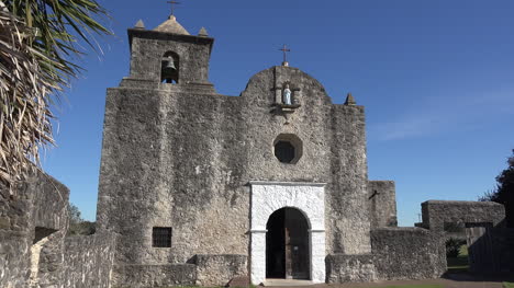 Texas-Goliad-Presidio-La-Bahia-Kirchentür-Und-Glockenturm