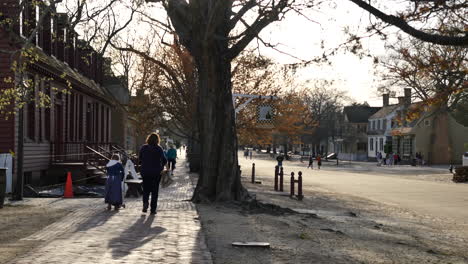 Virginia-Colonial-Williamsburg-People-On-Sidewalk