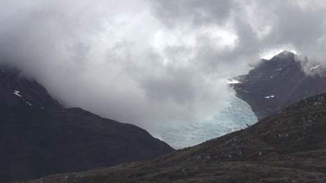 Chile-Beagle-Canal-Nube-Sobre-Glaciar-Se-Aleja