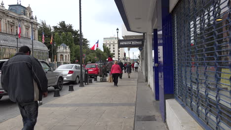 Chile-Punta-Arenen-Leute-Auf-Bürgersteig