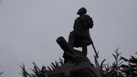 Chile-Punta-Arenen-Statue-Von-Ferdinand-Magellan