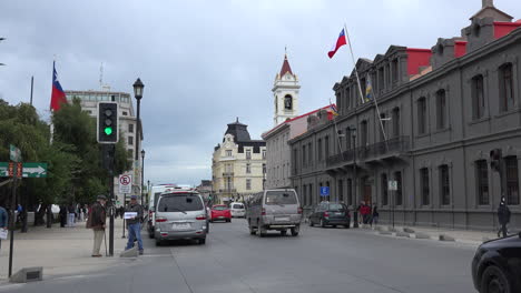 Chile-Punta-Arenas-Verkehr-Geht-Plaza