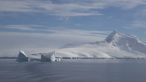 Antarctica-Mountain-And-Icebergs