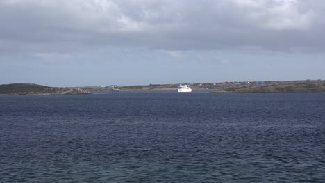 Falklands-Ship-Leaves-Harbor-At-Port-Stanley-Zooms-In