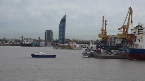 Uruguay-Boote-Im-Hafen-Von-Montevideo