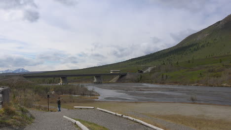 Alaska-Denali-Park-Zoom-Auf-Brücke