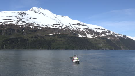 Alaska-Whittier-Boats-Arriving-Zoom