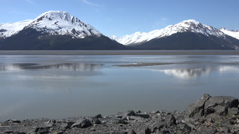 Alaska-Beautiful-View-Of-Reflected-Mountains