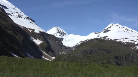 Alaska-Zooms-On-Hanging-Glacier