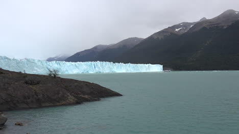 Glaciar-Argentina-Con-Tour-En-Bote-Acerca