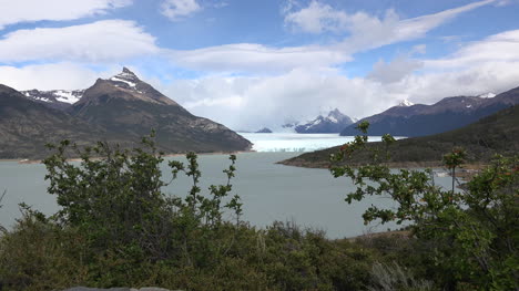 Argentina-Zooms-On-Glacier-Ending-In-Lake