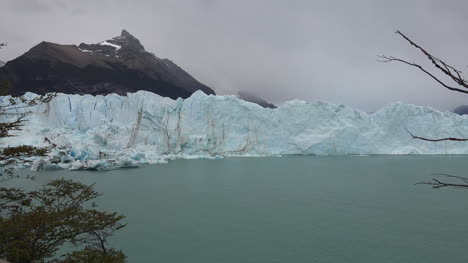 Argentina-Zooms-To-Ice-Wall-Of-Glacier