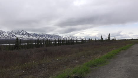 Alaska-Snowy-Montaña-View-Se-Acerca