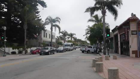 California-Ventura-Street-Con-Tráfico