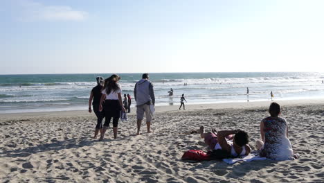 Los-Angeles-Venice-Beach-Trio-Walk-Past-Couple