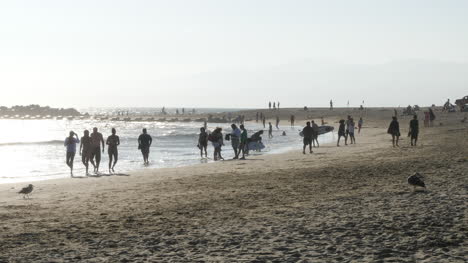 Los-Angeles-Venice-Beach-Visitantes-Contra-Un-Cielo-Brumoso