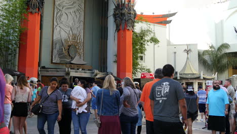 Los-Angeles-People-In-Costumes-In-Front-Of-Chinese-Theater