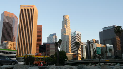 Los-Angeles-Skyline-And-Traffic