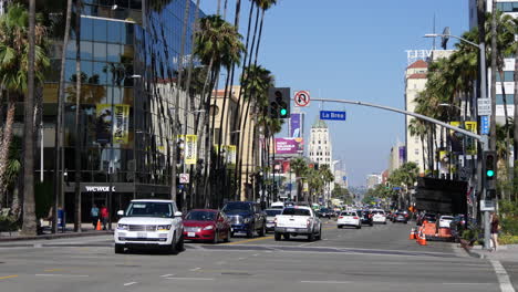 Der-Verkehr-In-Los-Angeles-Dreht-Sich-Auf-Dem-Hollywood-Boulevard