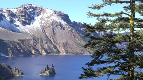 Lago-Del-Cráter-De-Oregon-Hermosa-Vista-Del-Barco-Isla-Pan