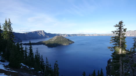 Oregon-Crater-Lake-Board-Lake-View-With-Wizard-Island
