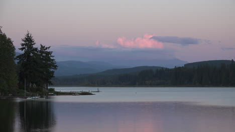 Washington-Silver-Lake-Purple-Light.Zooms-In