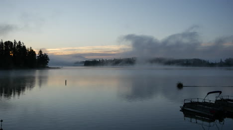 Washington-Silver-Lake-Sonnenaufgang-Und-Nebel-Zeitraffer