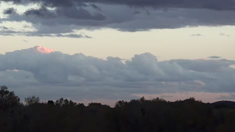 Arizona-Abendwolken-Schwenken-Nach-Links