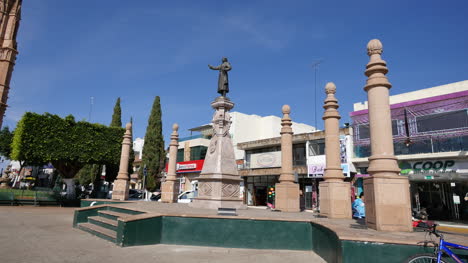 Mexico-Arandas-Hidalgo-Statue