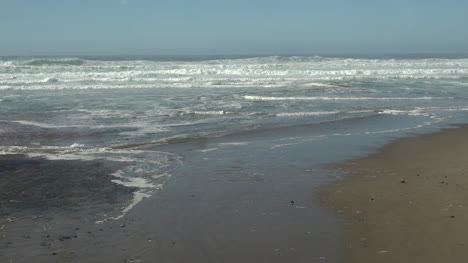 Oregon-Seascape-With-Waves-And-Tide