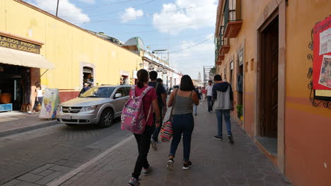 Mexico-Dolores-Hidalgo-Street-With-People-On-Sidewalk