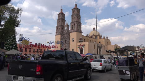 Mexico-Dolores-Hidalgo-Traffic-By-Church